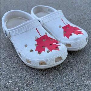 Crocs Canadian Maple Leaf Clogs Kids 4 Womens 6